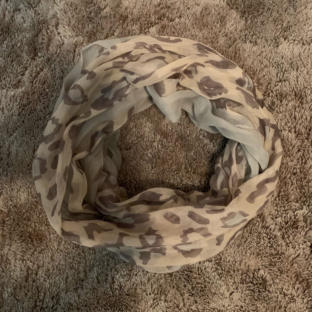 White cheetah print infinity scarf